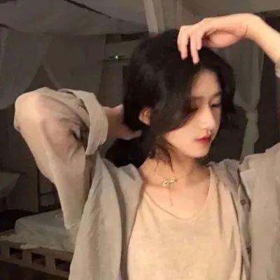 他很怪，他是我爸爸